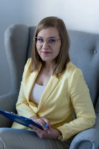 Anita Ciemiecka-Kulińska/ psychodietetyk, psychoterapeuta w trakcie szkolenia